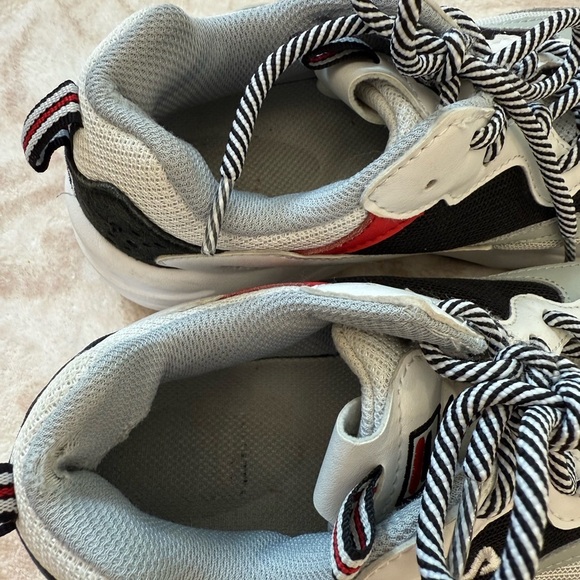 FILA Women’s Ray Tracer Black/Gray/Red SNEAKERS Size 7 - Picture 5 of 9